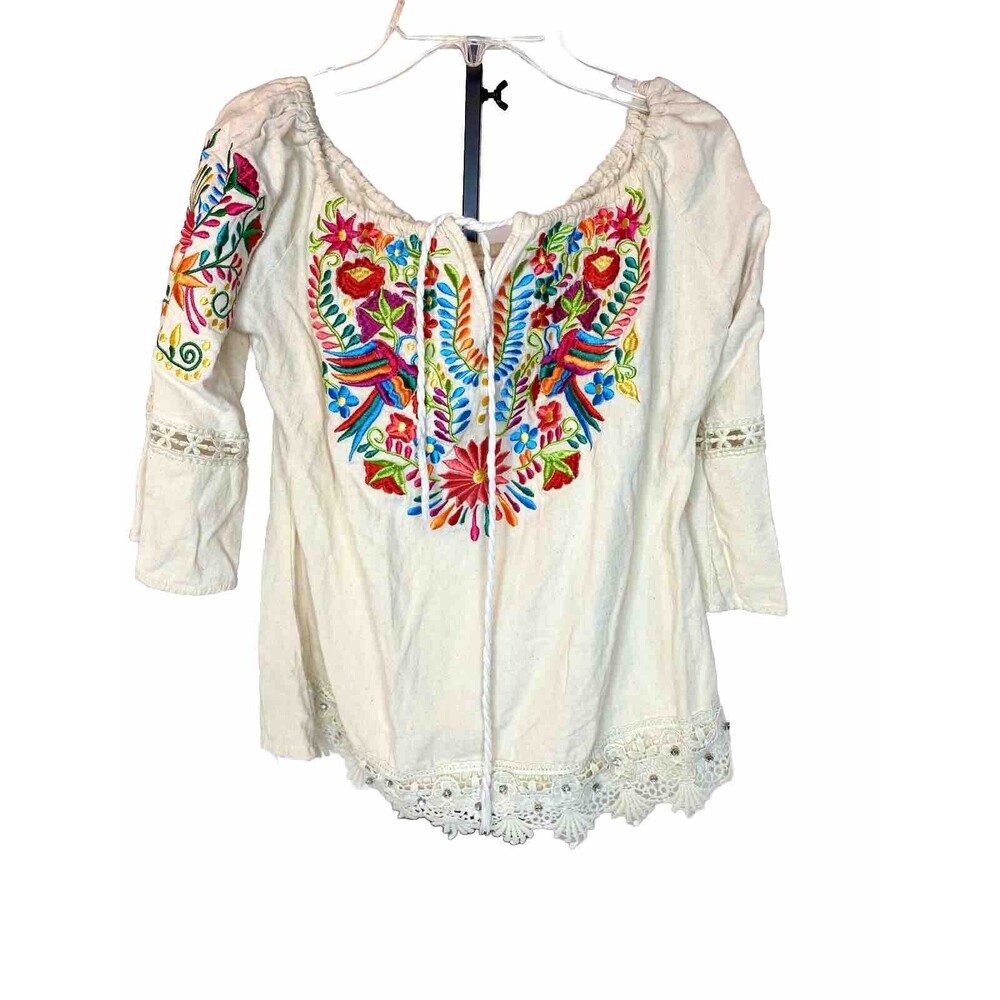 Embroidered Mexican Blouse. Size Medium Women’s Floral Blouse with Lace